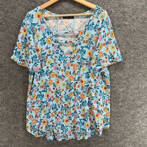 Kim & Cami T-Shirt Women 1X Plus Blue Floral V-Neck Short Sleeve Rayon Casual